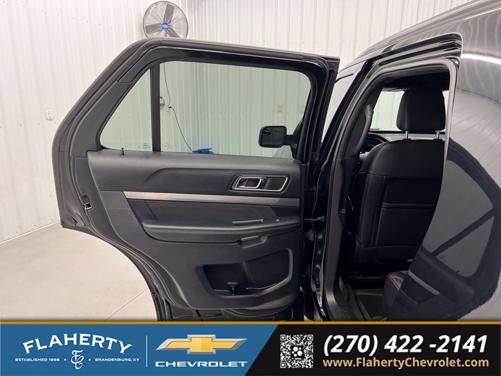 Used 2018 Ford Explorer XLT w/ Equipment Group 202A AWD/4WD image 10