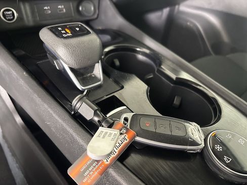 Used 2023 Nissan Rogue S image 17