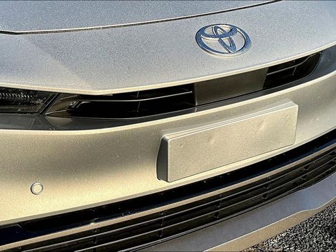 Used 2023 Toyota Prius XLE image 30