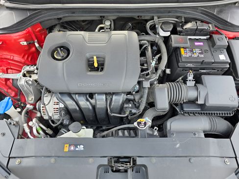 Used 2020 Hyundai Elantra SE FWD image 9