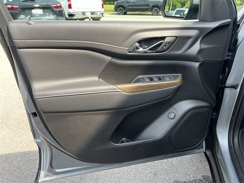 Used 2023 GMC Acadia SLE w/ Driver Convenience Package image 21