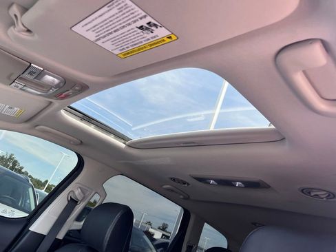 Used 2025 Kia Telluride S FWD image 18