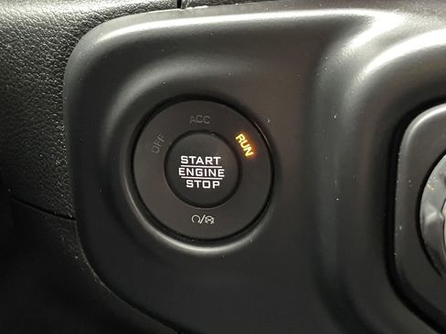 Used 2021 Jeep Gladiator Rubicon w/ Dual Top Group AWD/4WD image 27