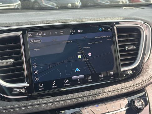 Used 2025 Chrysler Pacifica Limited image 20