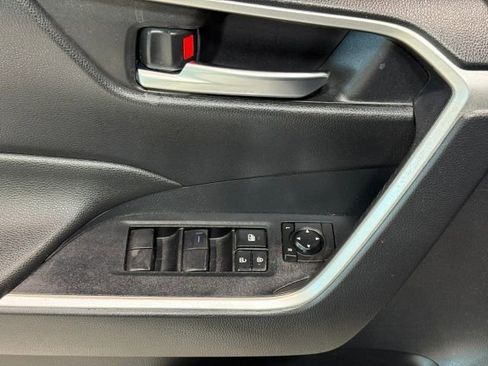 Used 2019 Toyota RAV4 XLE w/ Convenience Package image 13