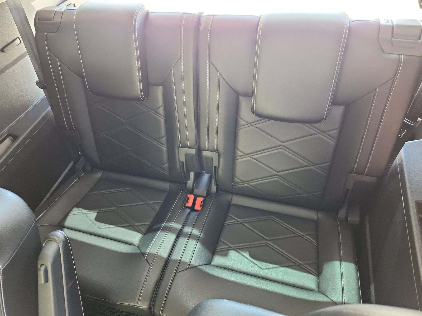 Used 2024 Volkswagen Atlas SE AWD/4WD image 12