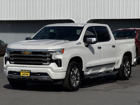 Used 2022 Chevrolet Silverado 1500 High Country w/ Technology Package image 16