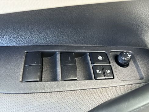 Used 2020 Toyota Corolla LE w/ Carpet Mat Package (TMS) image 9