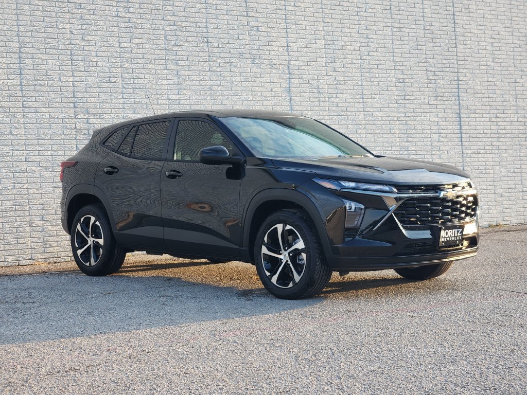 New 2026 Chevrolet Trax RS FWD image 2