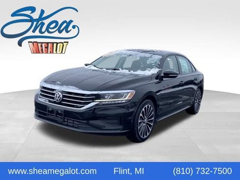 Used 2022 Volkswagen Passat 2.0T image 1