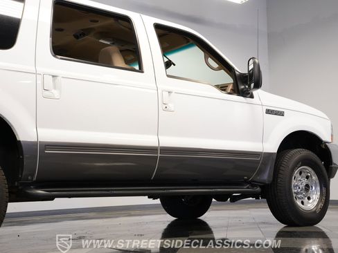 Used 2002 Ford Excursion XLT image 28