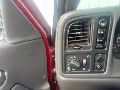 Used 2006 GMC Sierra 1500 SLE w/ Light Duty Power Package AWD/4WD image 11