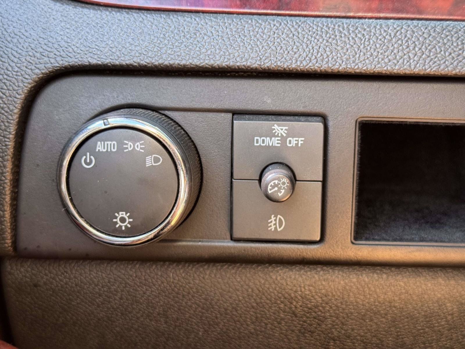 Used 2011 Cadillac Escalade ESV Luxury AWD/4WD image 19