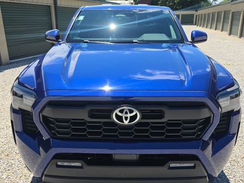Certified 2024 Toyota Tacoma TRD Off-Road AWD/4WD image 10