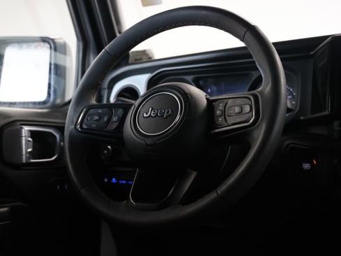 Used 2024 Jeep Wrangler Unlimited AWD/4WD image 39