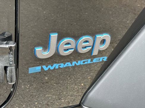 Certified 2023 Jeep Wrangler Unlimited AWD/4WD image 8