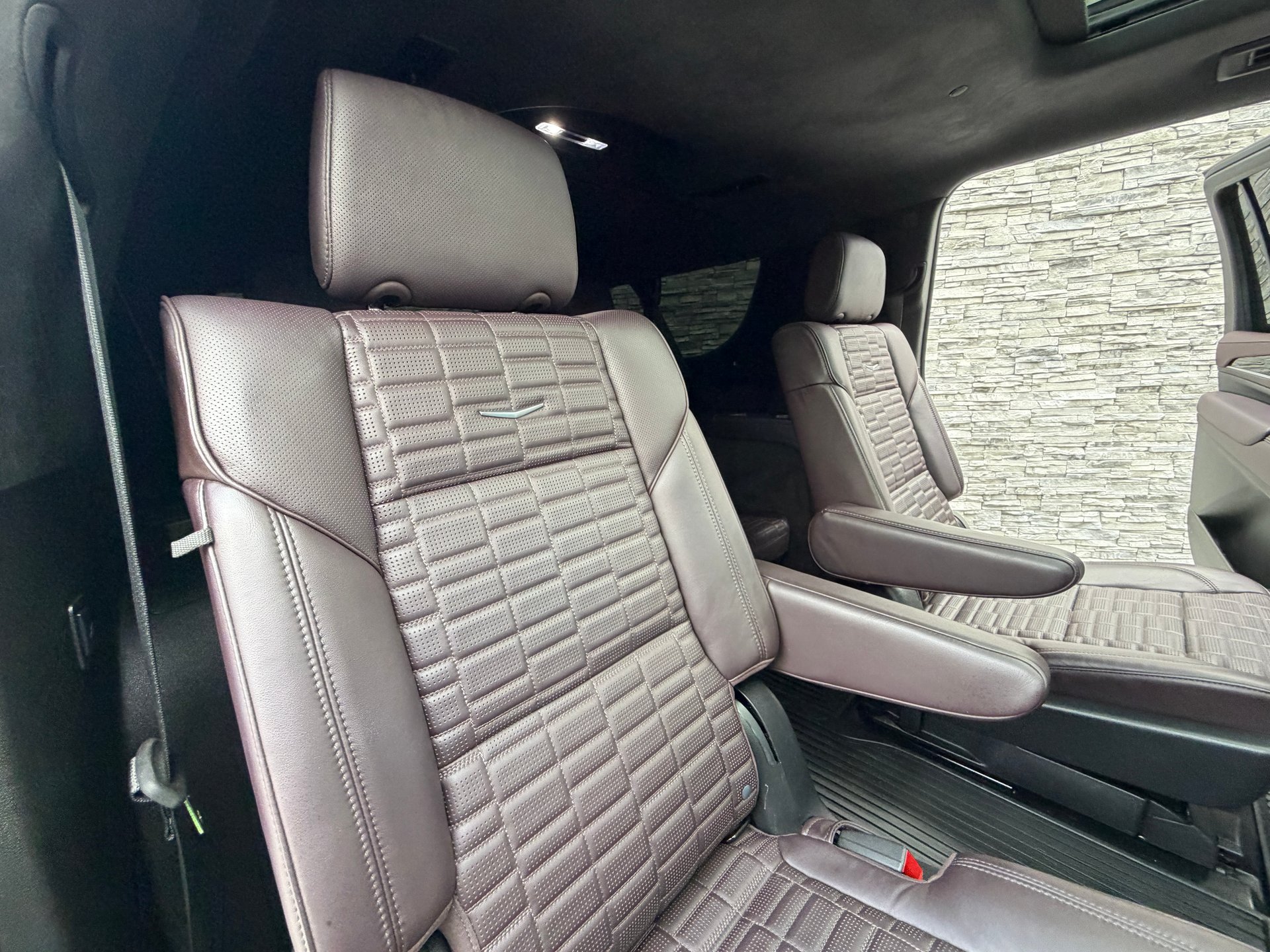Used 2024 Cadillac Escalade ESV V w/ LPO, ONYX Package AWD/4WD image 24