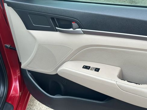 Used 2018 Hyundai Elantra SEL FWD image 19