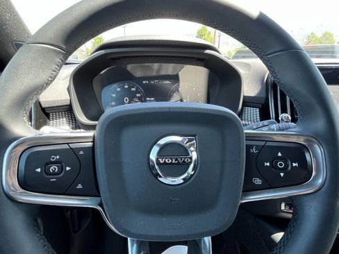 Used 2022 Volvo XC40 T5 R-Design w/ Advanced Package image 36