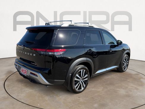 Used 2024 Nissan Pathfinder Platinum image 11
