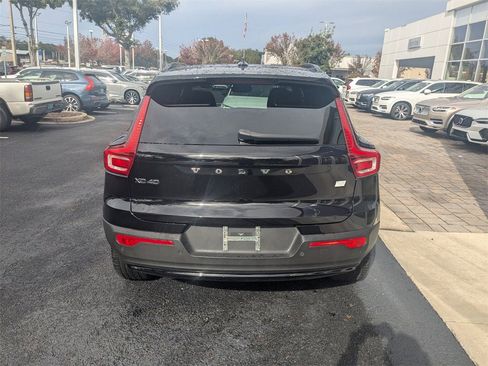 Used 2023 Volvo XC40 Recharge Ultimate image 5