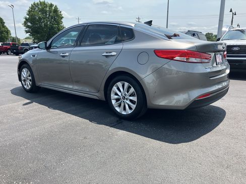Used 2016 Kia Optima EX w/ Premium Package FWD image 4