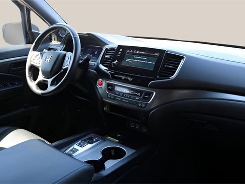 Used 2025 Honda Passport EX-L image 18