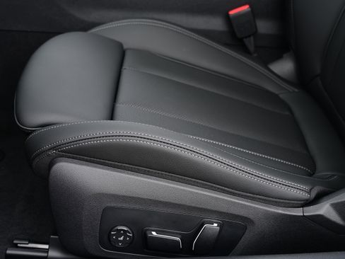 Used 2025 BMW 430i Coupe w/ M Sport Package image 26