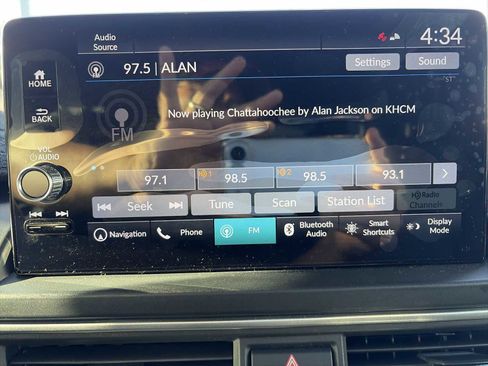 Used 2023 Honda Pilot Touring image 12