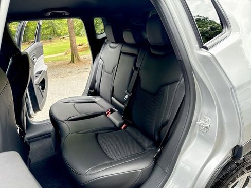 Used 2025 Jeep Compass Latitude image 22