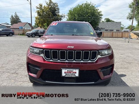 Used 2024 Jeep Grand Cherokee Laredo X w/ Luxury Tech Group I AWD/4WD image 2