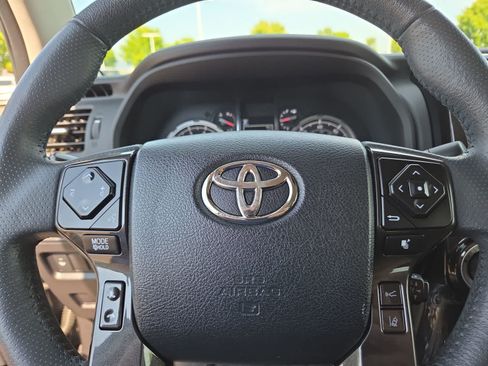 Used 2021 Toyota 4Runner TRD Off-Road AWD/4WD image 23