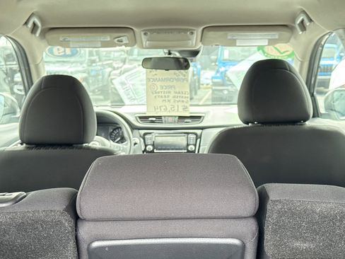 Used 2019 Nissan Rogue SV FWD image 10