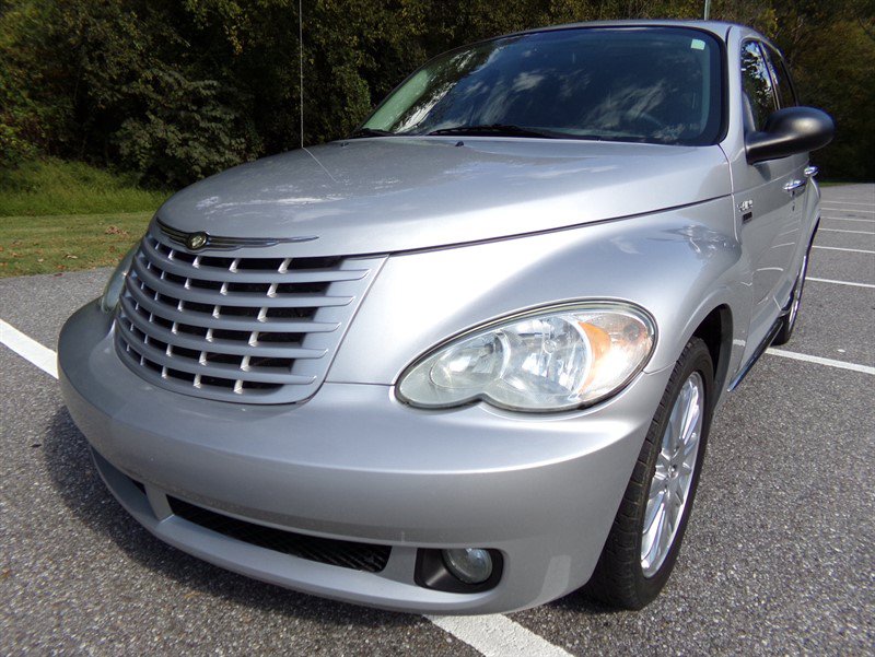 Used 2008 Chrysler PT Cruiser Touring FWD image 2