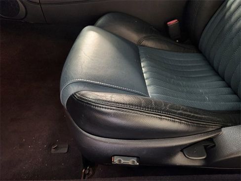 Used 2005 Ford Thunderbird image 24