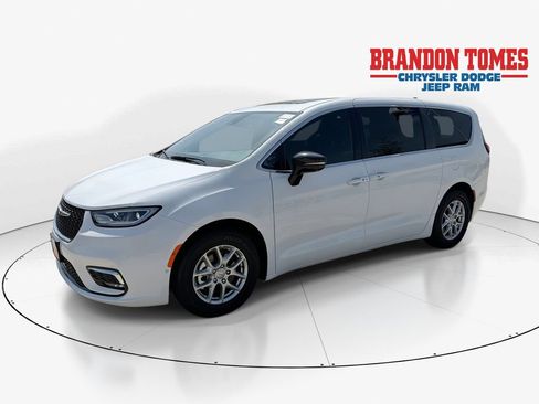 New 2026 Chrysler Pacifica Select FWD image 1