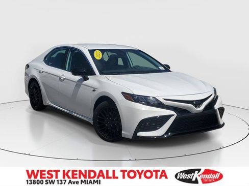 Used 2023 Toyota Camry SE image 1