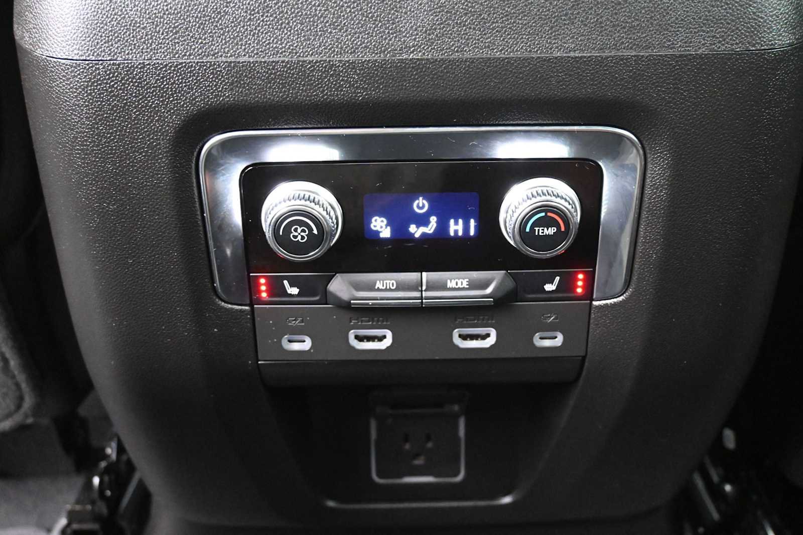 Used 2023 GMC Yukon XL Denali Ultimate AWD/4WD image 15