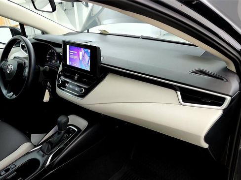 Certified 2025 Toyota Corolla LE image 25