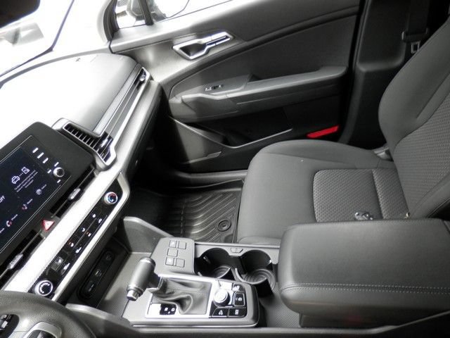 Used 2023 Kia Sportage LX AWD/4WD image 25