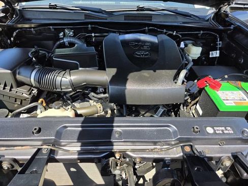 Used 2017 Toyota Tacoma SR5 w/ Tow Package RWD image 26