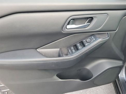 Certified 2025 Nissan Rogue SV image 14