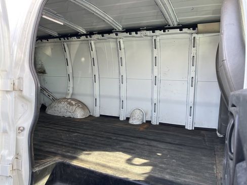 Used 2013 Chevrolet Express 3500 Extended image 3