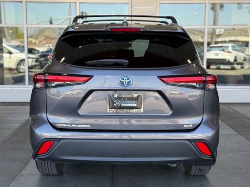 Used 2022 Toyota Highlander XLE image 12