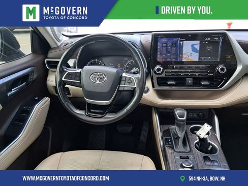 Used 2022 Toyota Highlander Platinum AWD/4WD image 25