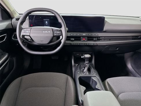 Used 2025 Kia K4 FWD image 2