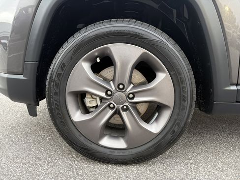 Used 2022 Jeep Compass Latitude w/ Sun and Sound Group image 12