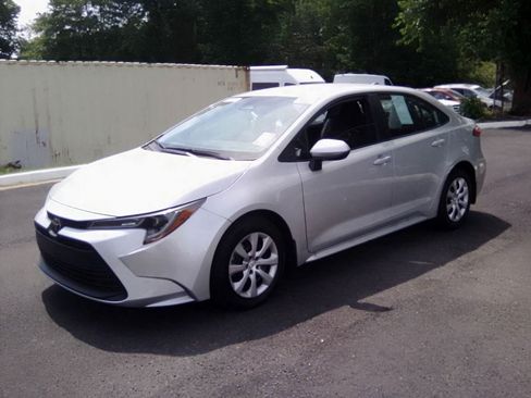 Used 2026 Toyota Corolla LE FWD image 17