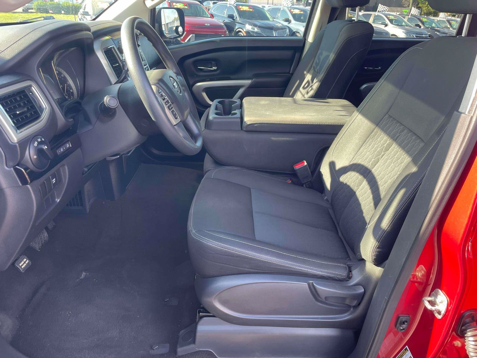 Used 2019 Nissan Titan SV AWD/4WD image 12
