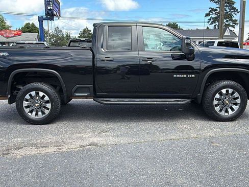 Used 2022 Chevrolet Silverado 2500 Custom w/ Custom Value Package AWD/4WD image 4